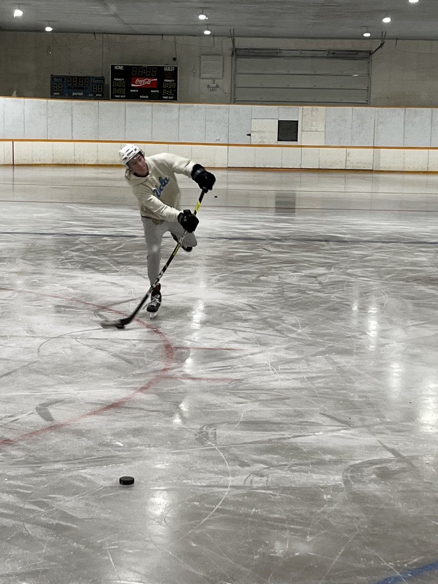 oilskar99's tweet photo. Home for Christmas and can’t stay away from the home town foil dome #smalltownboy https://t.co/CyVufOEeMU