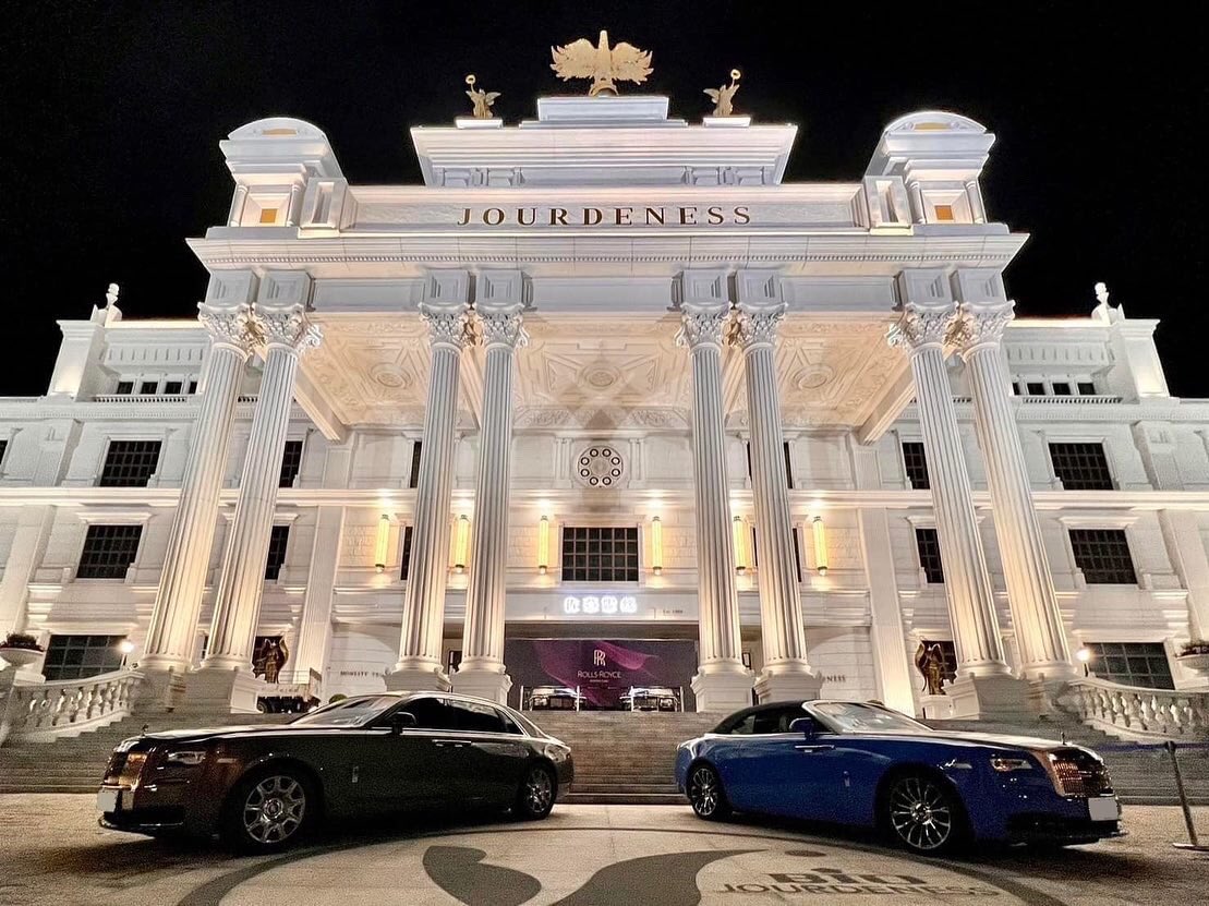 emilylin007's tweet photo. Rolls-Royce Motor Cars x Château de Jourdeness
Christmas pop-up event
23rd – 25th Dec 2022
@ Château de Jourdeness
#RollsRoyce #RollsRoyceGhost #BlackBadgeGhost
#RollsRoyceGhostExtended
#RollsRoyceMotorCarsTaipei
#RollsRoyceMotorCarsTaichung
#佐登妮絲城堡 #ChâteauDeJourdeness https://t.co/WQWPfNL2mv