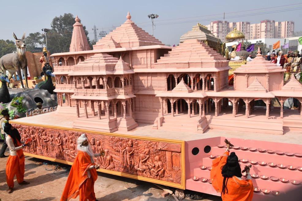 RealPayal_IN's tweet photo. ताज महल से नहीं अब भव्य राम मंदिर के अंश से सजेगी उत्तरप्रदेश की झाँकी।🚩

🚩❤️जय जय श्री राम https://t.co/6E78Gcb7BN