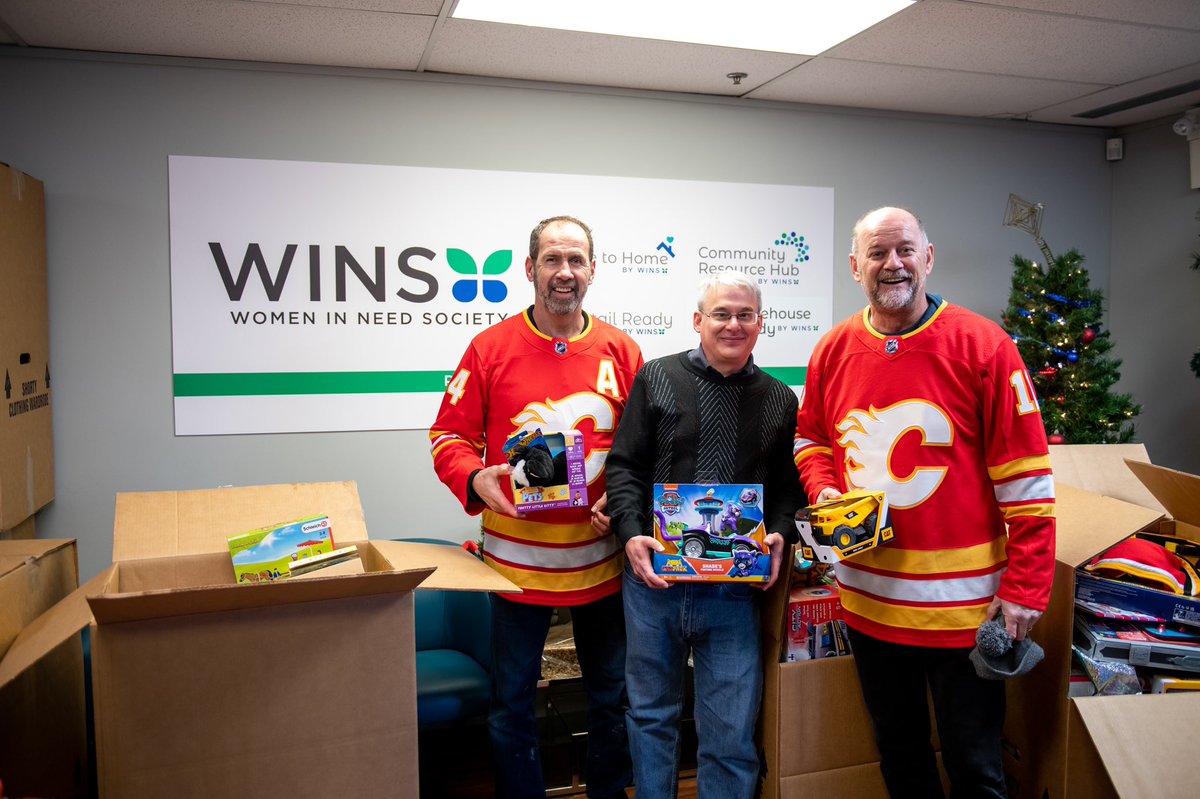 AlumniFlames's tweet photo. Our Toy Drive donations will be used to make hampers for 20 families in Calgary, as well as the donations we dropped off today at @winsyyc and @ChildMntlHealth! https://t.co/4jV3PIUyZA