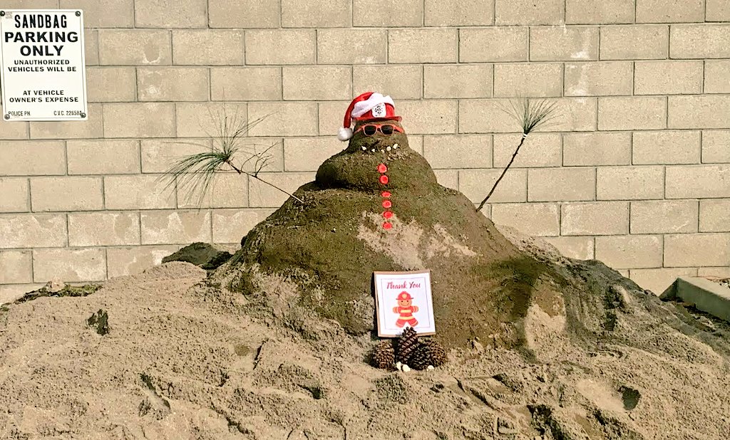 NatasiaGascon's tweet photo. OMG! Spotted @LAFD Station 43's sandbag sand pit! @LAFDsouth #PalmsLosAngeles @PalmsIsTheBomb #PalmsPride #MerryChristmas https://t.co/RoW3BljvkA