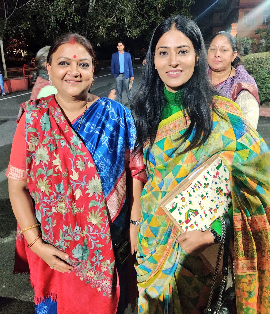 Nitisha88111698's tweet photo. माननीय मुख्यमंत्री जी के साथ बजट पूर्व चर्चा। इनाया  फाउडेशन सुझाव मीटिंग में दिए -बालिका सुरक्षा  1098 हेलप लाइन, सड़क सुरक्षा जीवन रक्षा, मदद मिला बैक @DIPRRajasthan @RajCMO https://t.co/7XrLxBIW6e https://t.co/6QNwlBooB9