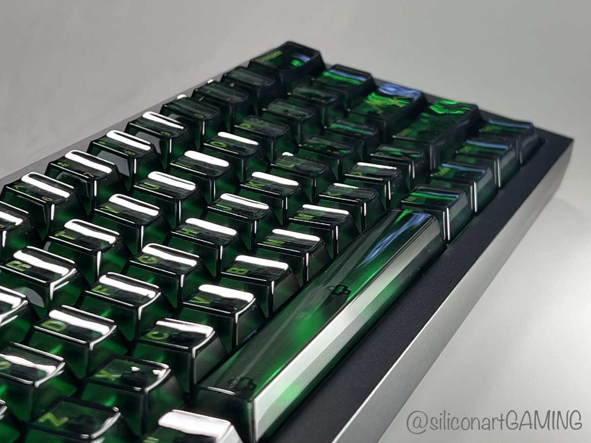 siliconartGAME's tweet photo. I decided to spice up my #wooting60he with the following-
💚 Keycap set - #AngryMiaoGlacier
💚 Case - #KBDfansBlade60 Aluminum Case in Black
💚 Custom coiled cable - #Swiftcables #NightRunner https://t.co/osjJasLTUY