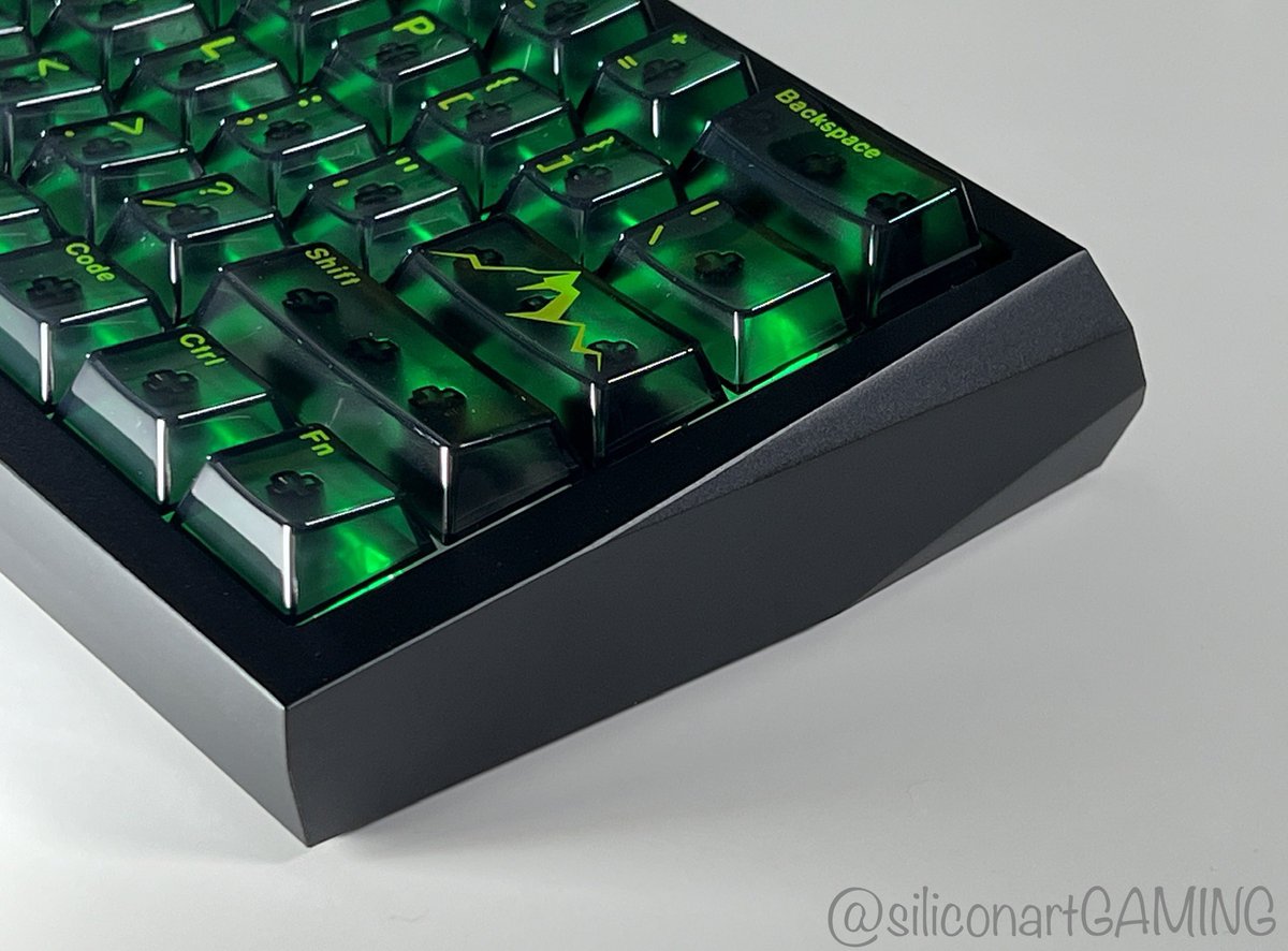 siliconartGAME's tweet photo. I decided to spice up my #wooting60he with the following-
💚 Keycap set - #AngryMiaoGlacier
💚 Case - #KBDfansBlade60 Aluminum Case in Black
💚 Custom coiled cable - #Swiftcables #NightRunner https://t.co/osjJasLTUY