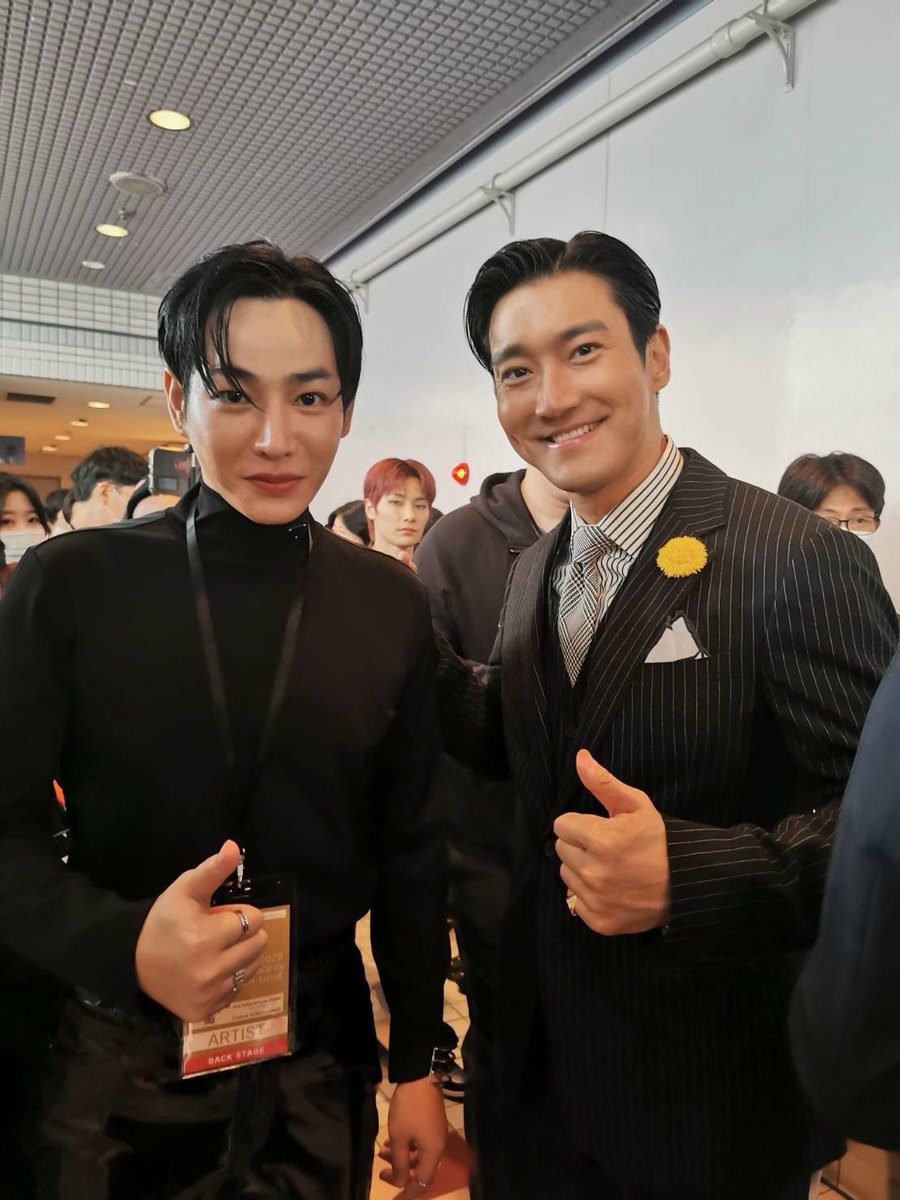 PeckPalitOfficial tweet media