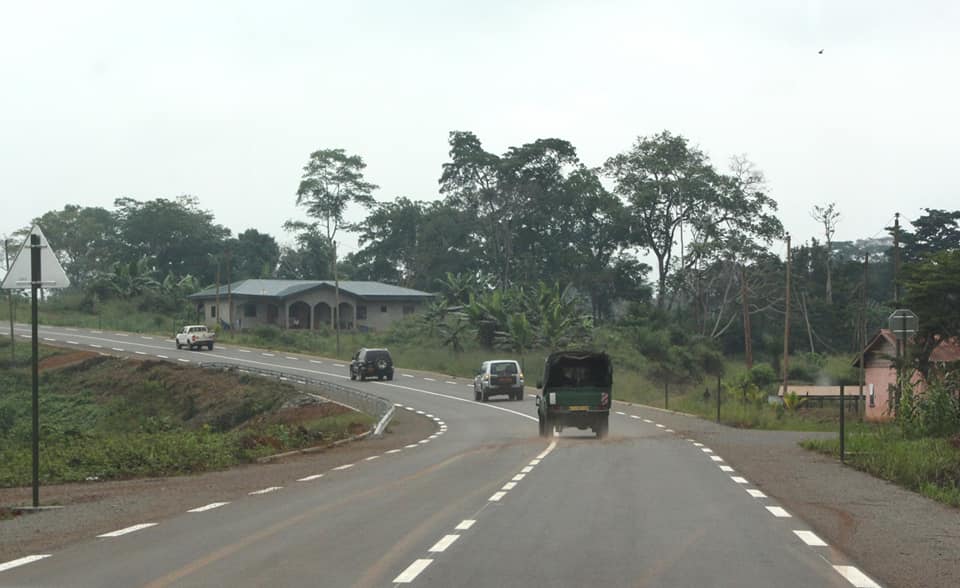 date_africa's tweet photo. 🇨🇲 Cameroun : Ville de Mengong: 5,6 km de voirie aménagés

Le Ministre des Travaux Publics a procédé ce jeudi  à la mise en service de la Route Nationale No 17A reliant la ville de Mengong à la ville de Sangmélima sur un linéaire de 74 km.
#utdainfo #utdacameroun #utdamengong https://t.co/vgEhQyCn5k