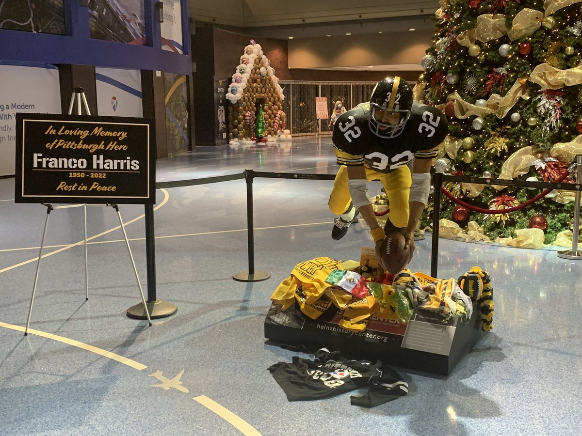 My friend Jeff was traveling through @PITairport tonight and took this picture of the @francoharrishof Immaculate Reception statue. Touching with the flowers, Terrible Towels and other mementos left behind by @steelers and @NFL fans🖤💛❤️
#FrancoHarris #ImmaculateReception #RIP