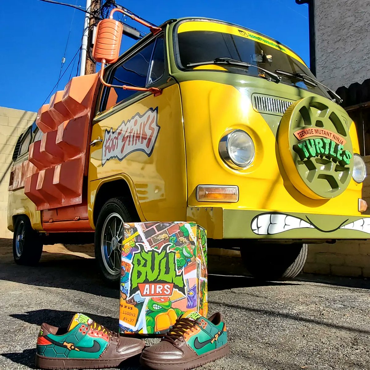 tmntvan's tweet photo. @MetaBullAirs knocked it out of the park with these customs!
#Tmnt #TeenageMutantNinjaTurtles #NinjaTurtles #TurtleVan #PartyWagon #TeamEastman #Uber #SetLife #TurtleTuesday #VanillaIce #IceIceBaby #NinjaRap #GoNinjaGoNinjaGo #Cosplay #TmntCosplay #BullAirs #CustomKicks https://t.co/VzIvjE12xF