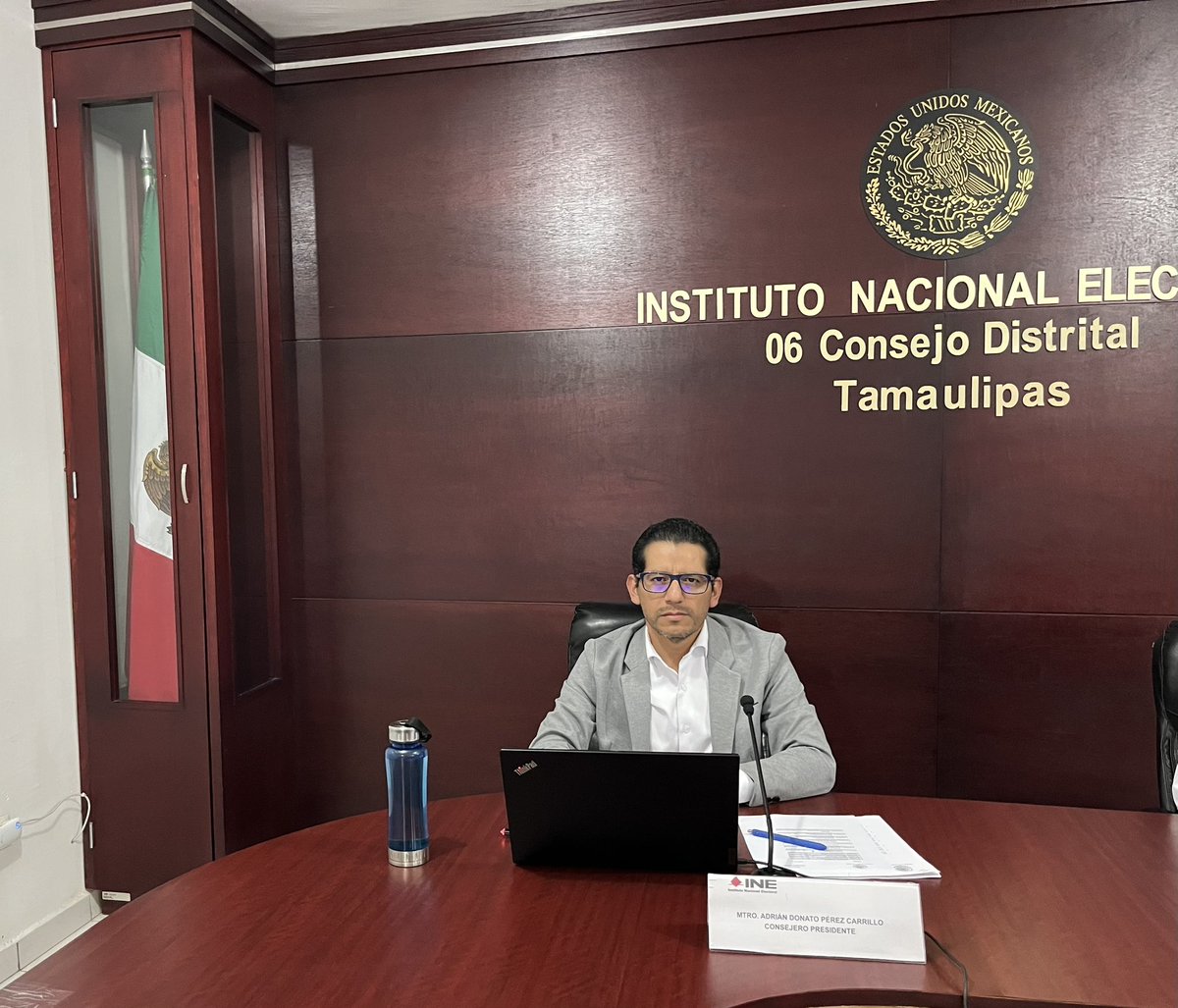 adrian_donato's tweet photo. ¿Qué hace un Vocal Ejecutivo del @INEMexico?
-Informa a la ciudadanía
-Preside la Junta y el Consejo Distrital
-Promueve la Cultura Política Democrática
-Trabaja a ras de tierra
#YoDefiendoAlINE
#OrgulloSPEN https://t.co/YRWR8VtNc0