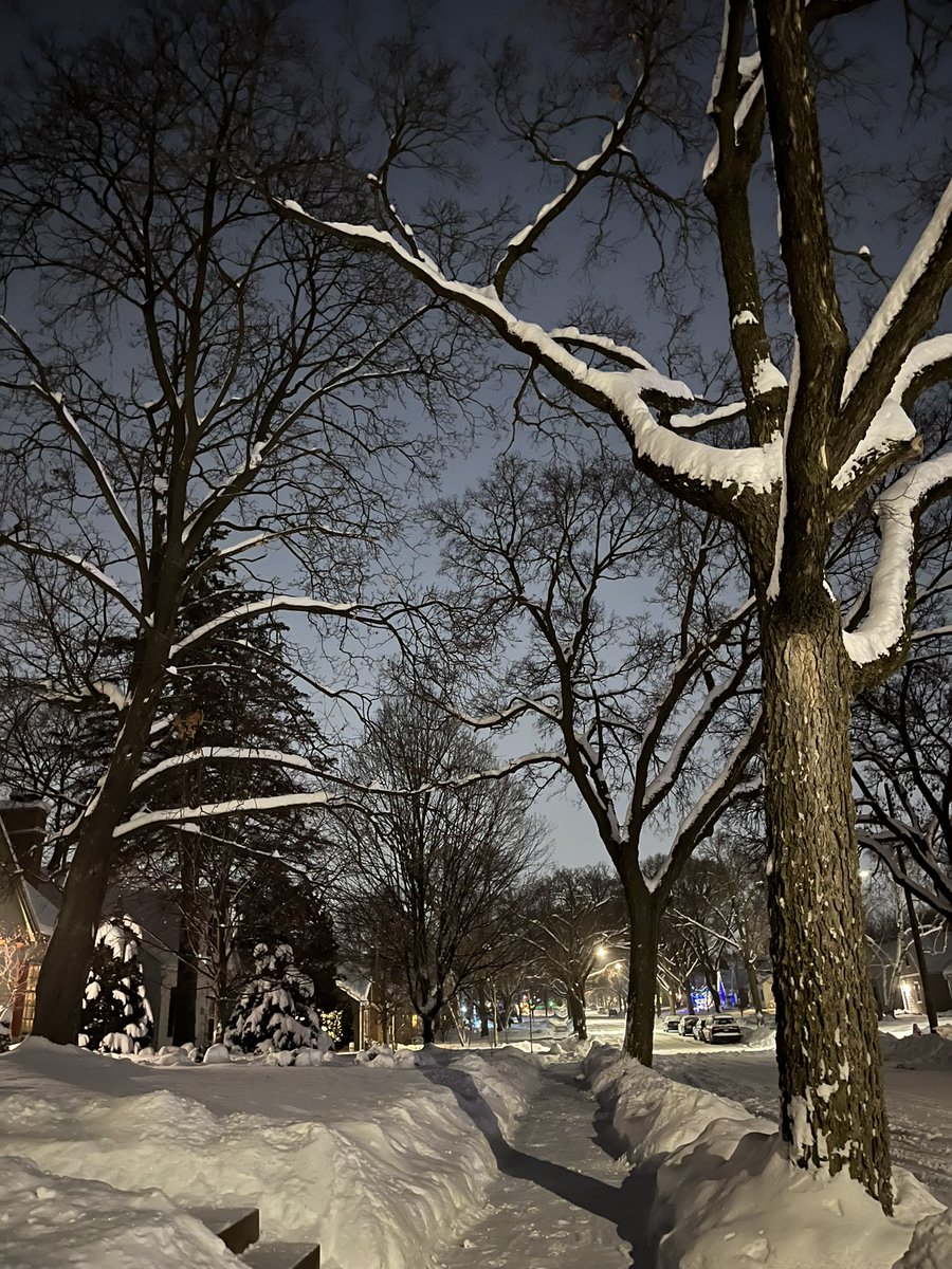 amayeux's tweet photo. @MDVancleave Walked home tonight from the gym. Beautiful out there. https://t.co/yhuC12B5EG