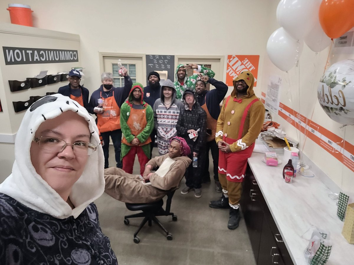 Wishing you a Merry Christmas from 2701 freight team have a safe holiday <a href="/brandi_vorhoff/">Brandi Vorhoff</a> <a href="/nikita19144715/">nikita</a> <a href="/PhilGHomeDepot/">Phil Gabriel</a> <a href="/debbis3angels/">Debbis3angels</a>