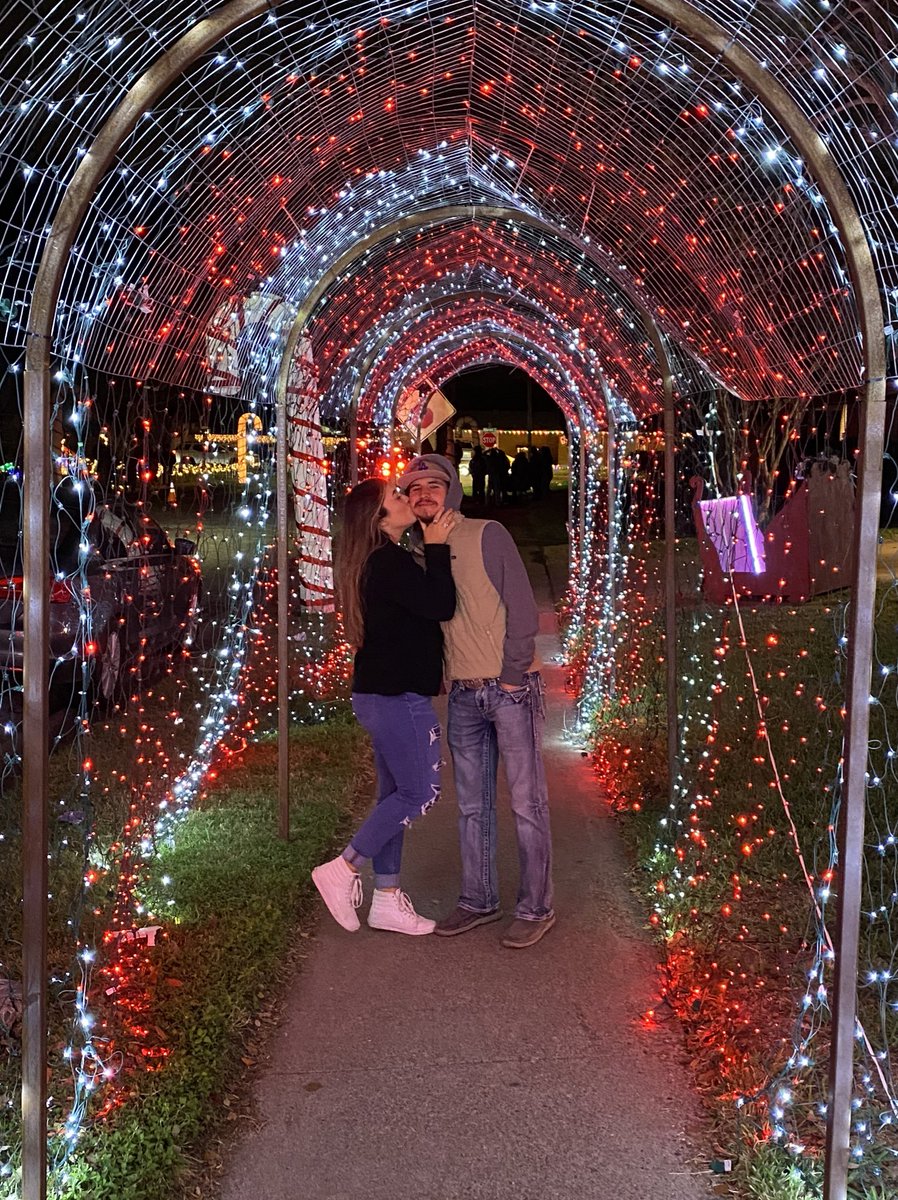 Elizabeth Charles tweet media