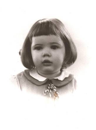 23 December 1937 | A Dutch Jewish girl, Maria Troeder, was born in Amsterdam.

In September 1942 she was deported to #Auschwitz and murdered in a gas chamber after the selection.