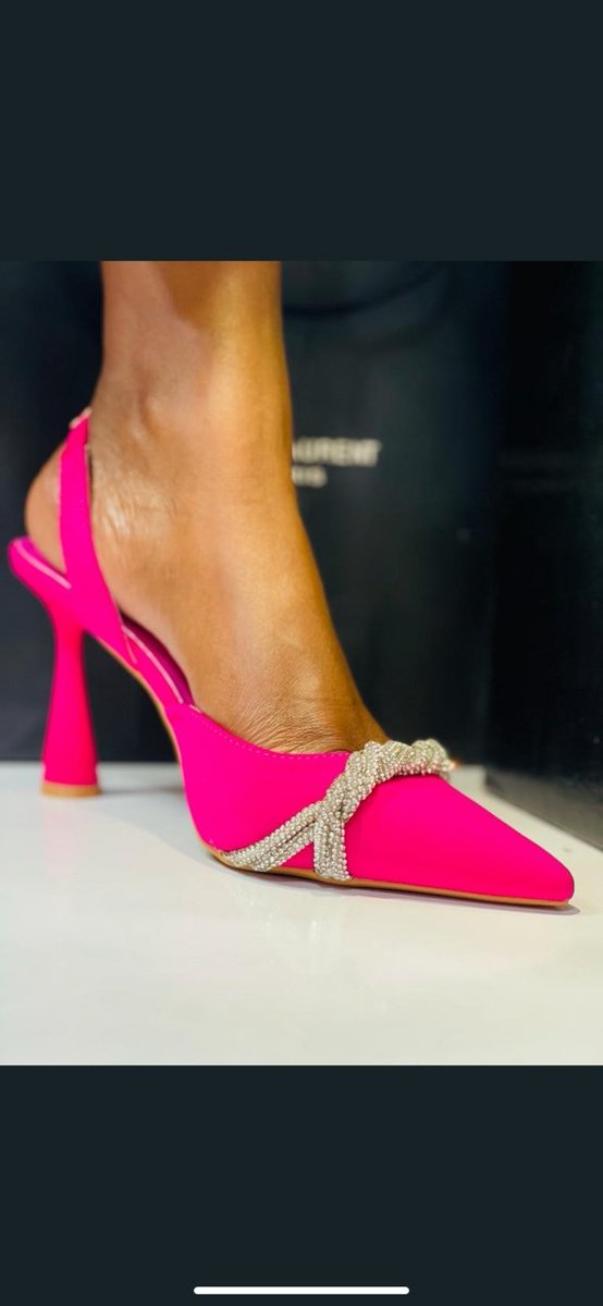TheHeelsRack1's tweet photo. 70,000 a pair of heels
90,000 apart of boots
#TheHeelsRack1 https://t.co/FxMlO2Umsk
