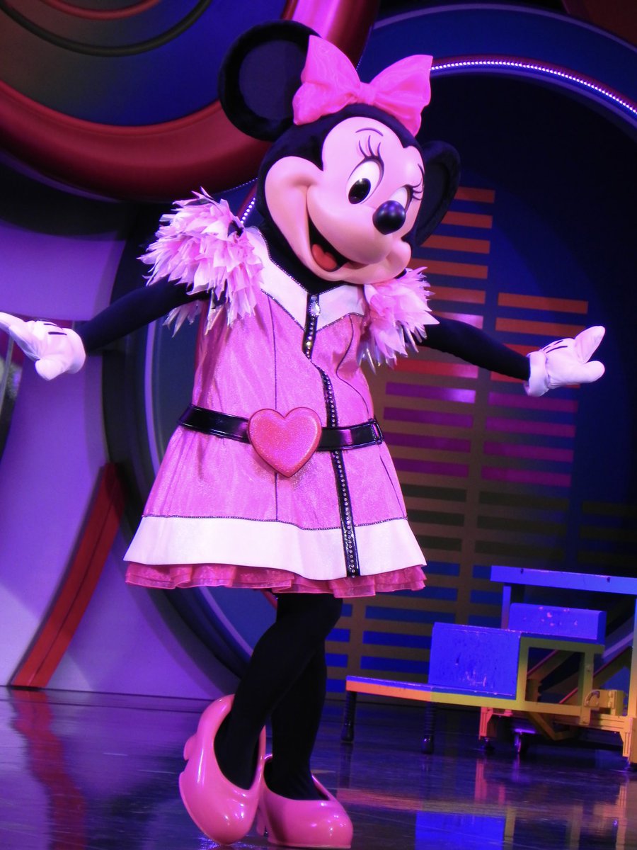hdhnyomddmu's tweet photo. エントリー全落ちだったけど、ジャンボリ以外のショーパレ全部制覇した🫶
CMBのミニーちゃんが最高に可愛すぎた… https://t.co/gIoFIJADNt