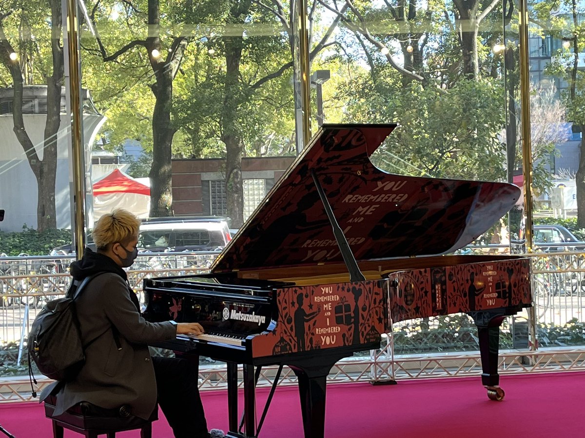 今日はマツカドピアノを聴きに来ました。

偶然にも、私の大好きなYouTuberのみやけんさんの演奏を
聴くことが出来て幸せでした。😊
#みやけん
#マツカドピアノ