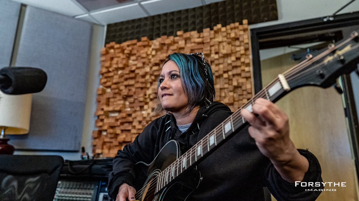 M2NOFFICIAL's tweet photo. @cprwarner Whiskey and jams in the studio. #milestonowhere #cozy https://t.co/7Yty1EryeC