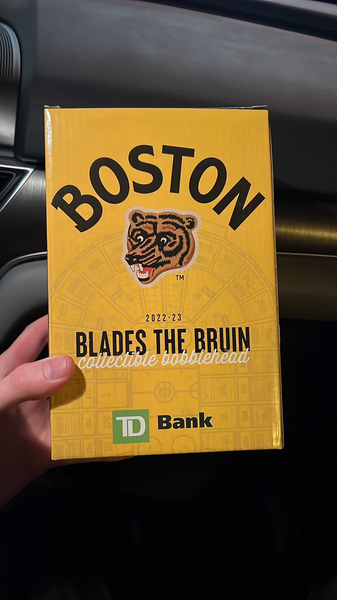 The first 5000 fans in TD Garden tonight got a Winter Classic blades bobblehead collectible. In the spirit of Christmas, I am going to give one away! Just retweet and follow me to be in the drawing! I will draw a name during the Bruins game on the 27th. #NHLBruins