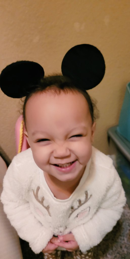 FayeMginger's tweet image. Just another night with this cutie! #nanalife  #mikeymouse