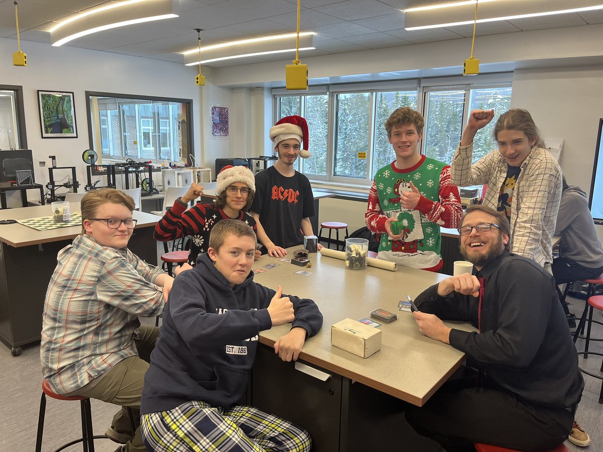 saranaclakehs's tweet photo. Staff &amp; Students ended their day today with some fun, holiday activities. Enjoy your break. Happy Holidays &amp; Happy New Year. #redstormpride #gobigred https://t.co/o3cAEIMbIq