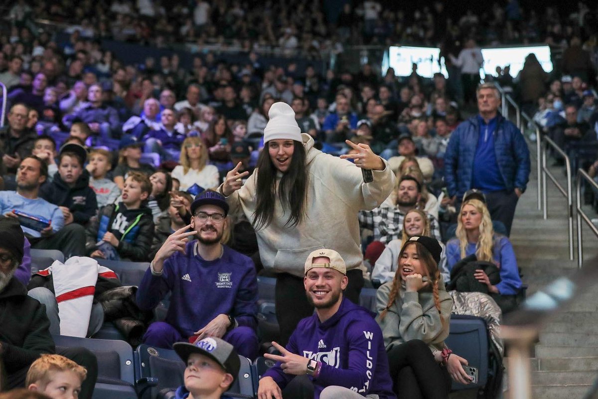 WeberStateWBB's tweet photo. We pulled up to cheer on @weberstatembb 😼

#WeAreWeber https://t.co/XMBH6WUkcR