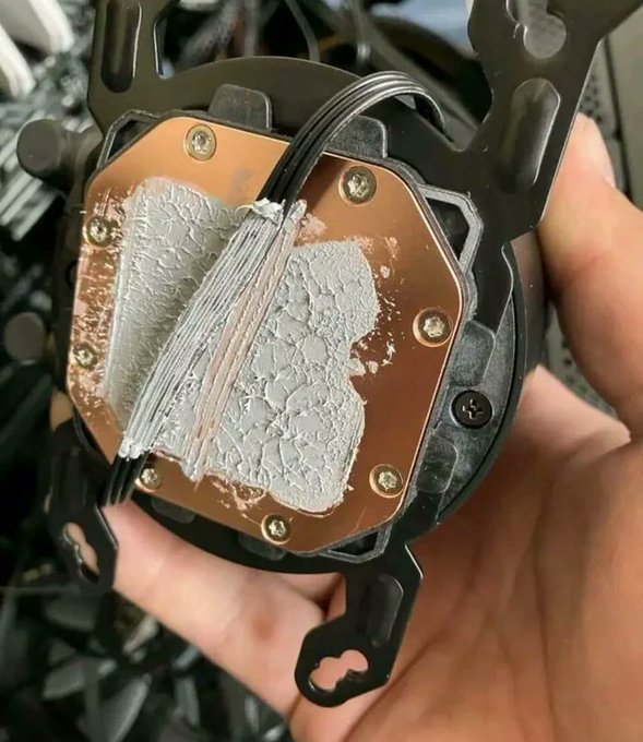 FkosR4PXEAEdoOY?format=jpg&name=small