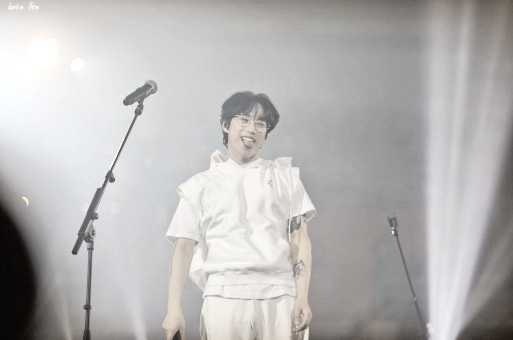 GwonYojeong's tweet photo. 20221218  10CM Winter Concert
ᵏʷᵒⁿ ᵀᵉⁿ
#10CM #십센치 #권정열  #안경쓴샌님 #갱아쥐 #권토끼 #권냥 https://t.co/mDaNvsmMUq