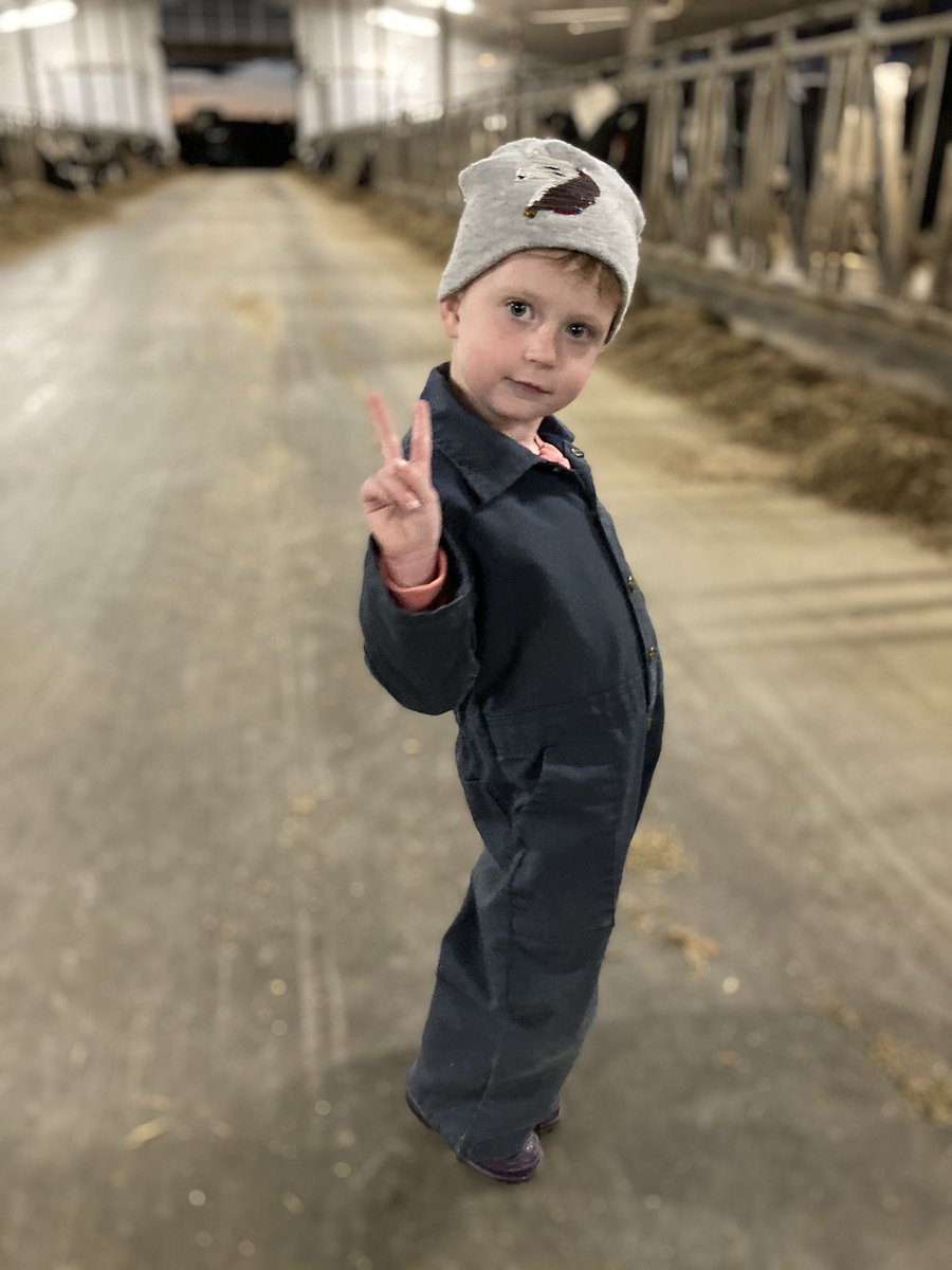 robinposs's tweet photo. @ClarkAgri @BASFAgSolutions #12daysofclarksmas https://t.co/U6WHmoJ1cR