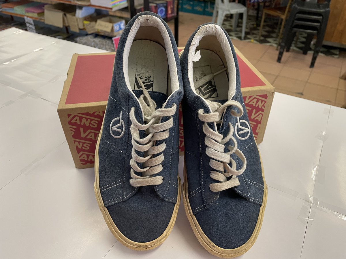 Banyak bil &amp; hutang belum settle sebab orang hutang dengan aku pun belum bayar. Jadi, nak letgo kedua-dua item ni masing-masing pada harga RM50 &amp; RM100.