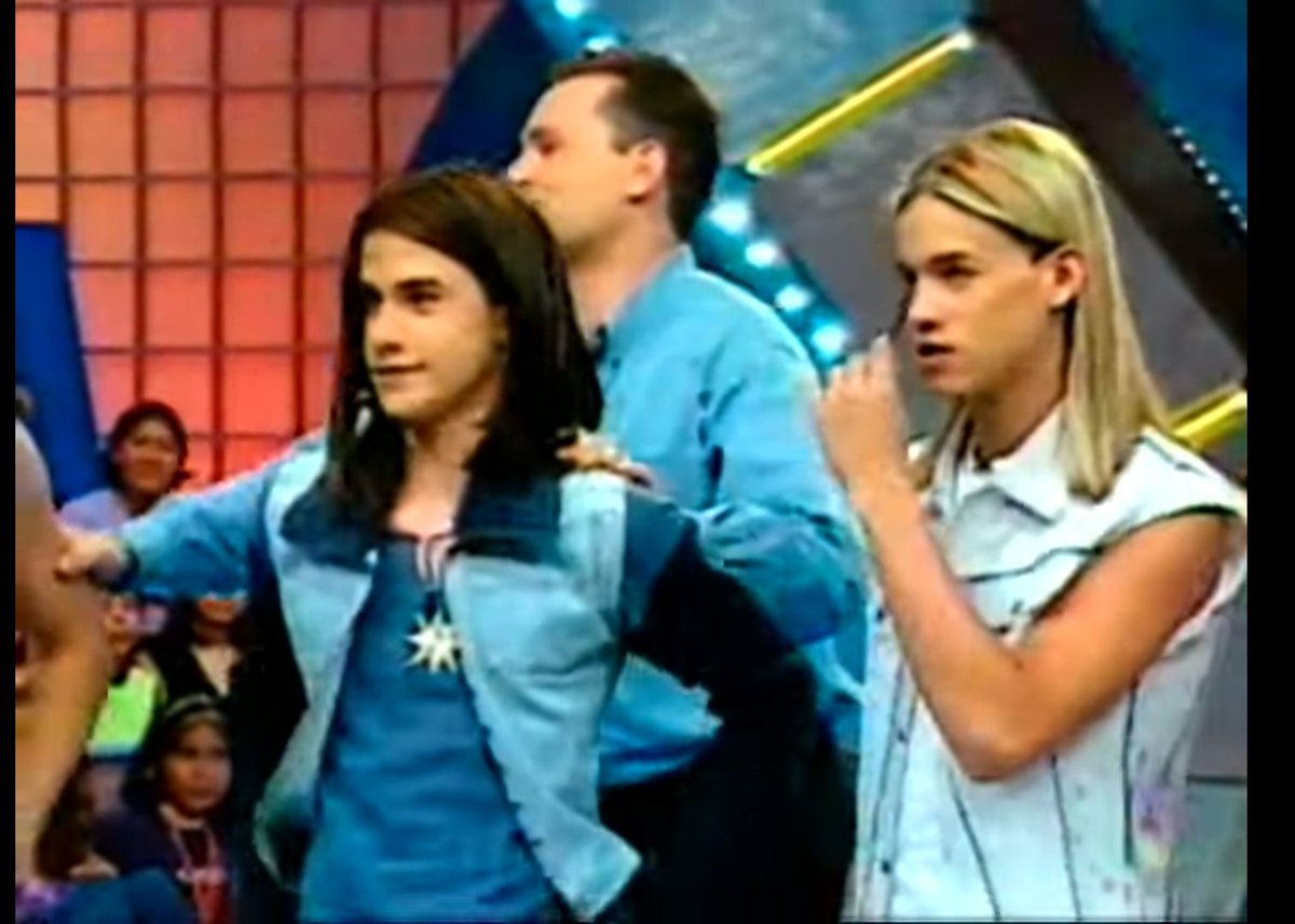 Fernand29663484's tweet photo. Como olvidar cuando #marcelavalencia y #patriciafernandez de #yosoybettylafea cantaban en el grupo #uff #ufforia que bellos recuerdos #viral2022 #viral https://t.co/ACMKEwYOOp
