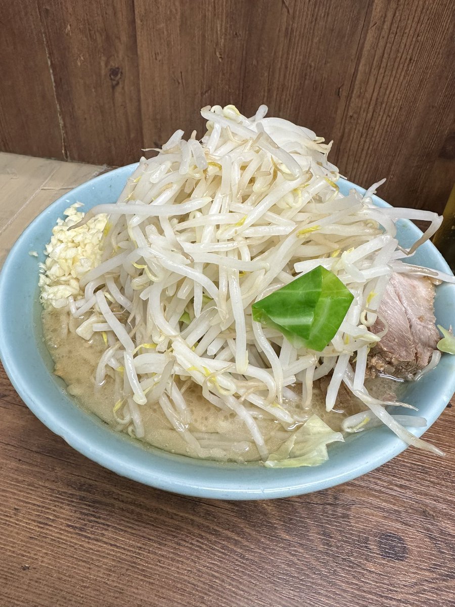 今年のラーメン二郎食べ納めです！
#ラーメン二郎 #ぶた入りラーメン #ヤサイニンニク #ぶた5枚