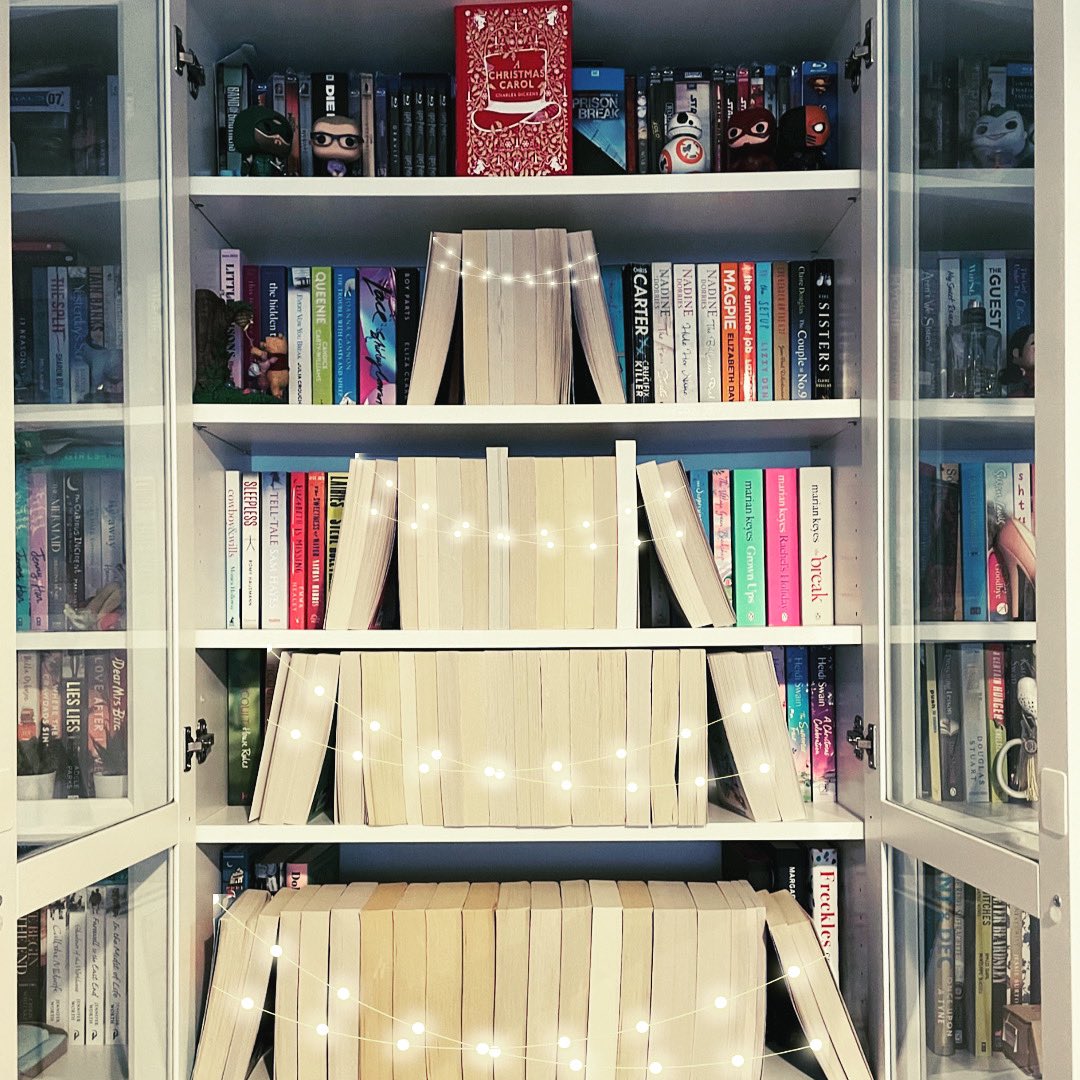 Dees_Book_Blog's tweet photo. Happy Christmas Eve Eve!!
Here’s my attempt at a #bookmastree
https://t.co/rCteLoAakD
#books #bookstagram #BookTwitter #bookmas https://t.co/Xps4KAX9Co