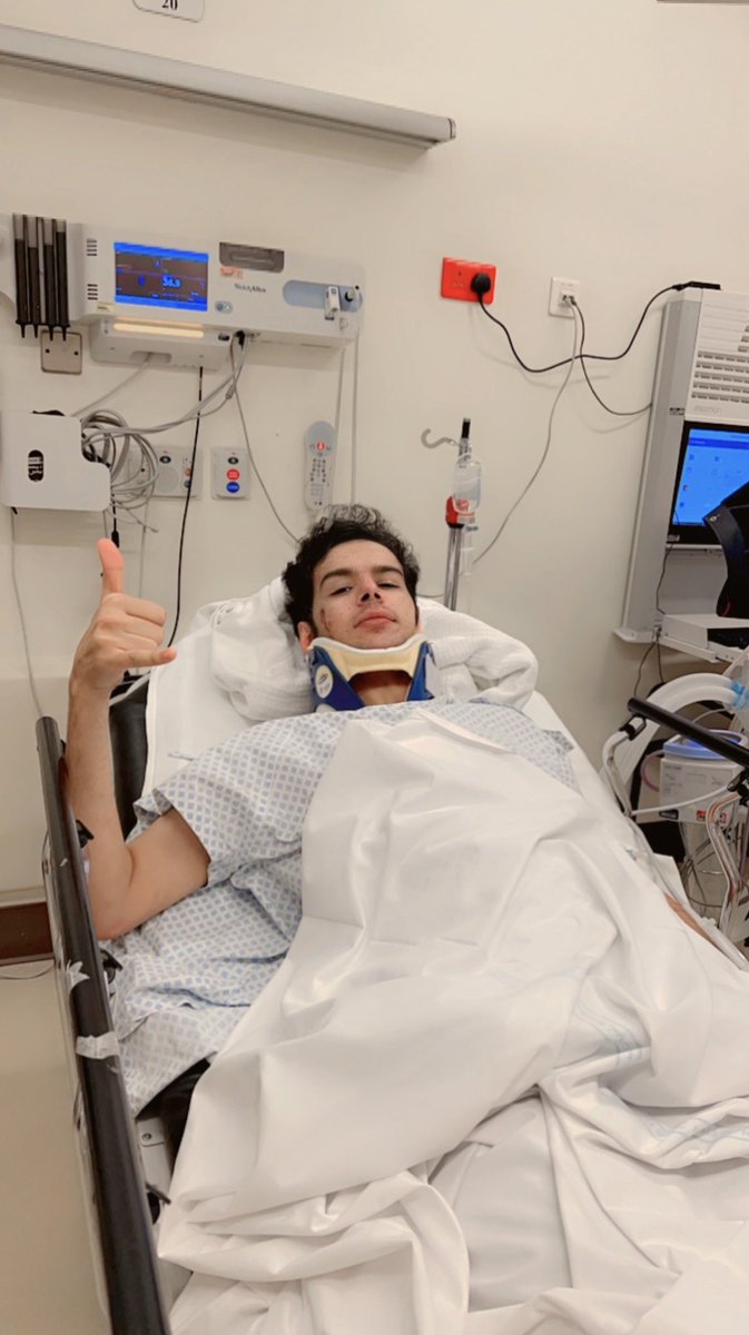 أعرف أنك تعاني وأعرف انك تمر بظروف عصيبه ولا أحد خالي من الهموم،بس بقولك أني أعاني من اورام منتشره ولايوجد علاج واعيش على مسكنات ولا اعرف لذة النوم من الأدويه والكوابيس وفي عزله كبيره بسبب المرض،ان كان هذا يخفف عنك فهذي حياتي من سنوات طوال،وانا أهون بكثير ممن يعاني الشلل والأعاقه