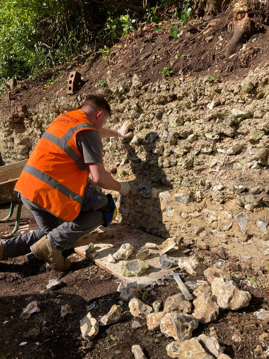 #communitypayback team from @KSSPS_CP  re-building flint walls at Woodvale cemetery – the Brighton area has an abundance of flint walls and this has been a great success with joint learning / training with the council. Excellent work!