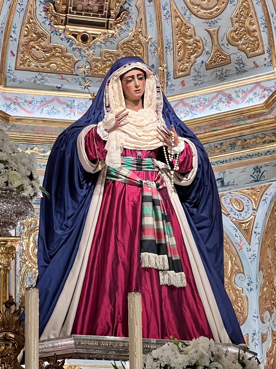Hdad_LosGitanos's tweet photo. 🟣 ACTUALIDAD 

𝐋𝐚 𝐕𝐢𝐫𝐠𝐞𝐧 𝐝𝐞 𝐥𝐚𝐬 𝐀𝐧𝐠𝐮𝐬𝐭𝐢𝐚𝐬 𝐯𝐞𝐬𝐭𝐢𝐝𝐚 𝐝𝐞 𝐇𝐞𝐛𝐫𝐞𝐚 𝐩𝐚𝐫𝐚 𝐜𝐞𝐥𝐞𝐛𝐫𝐚𝐫 𝐥𝐚 𝐍𝐚𝐯𝐢𝐝𝐚𝐝

Hilo 👇🏽 https://t.co/74MinlSNrH