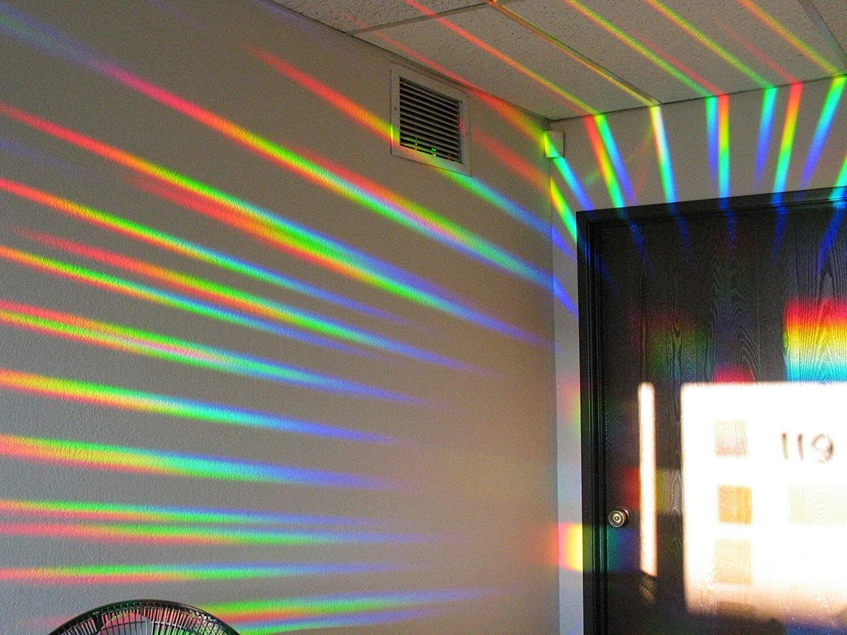 Os lo enseño muy por encima, cuando tenga una cantidad X pondré a la venta suncatchers con diferentes diseños, éstos dejan pasar la luz del sol a través y crean arcoiris en tus paredes 💖