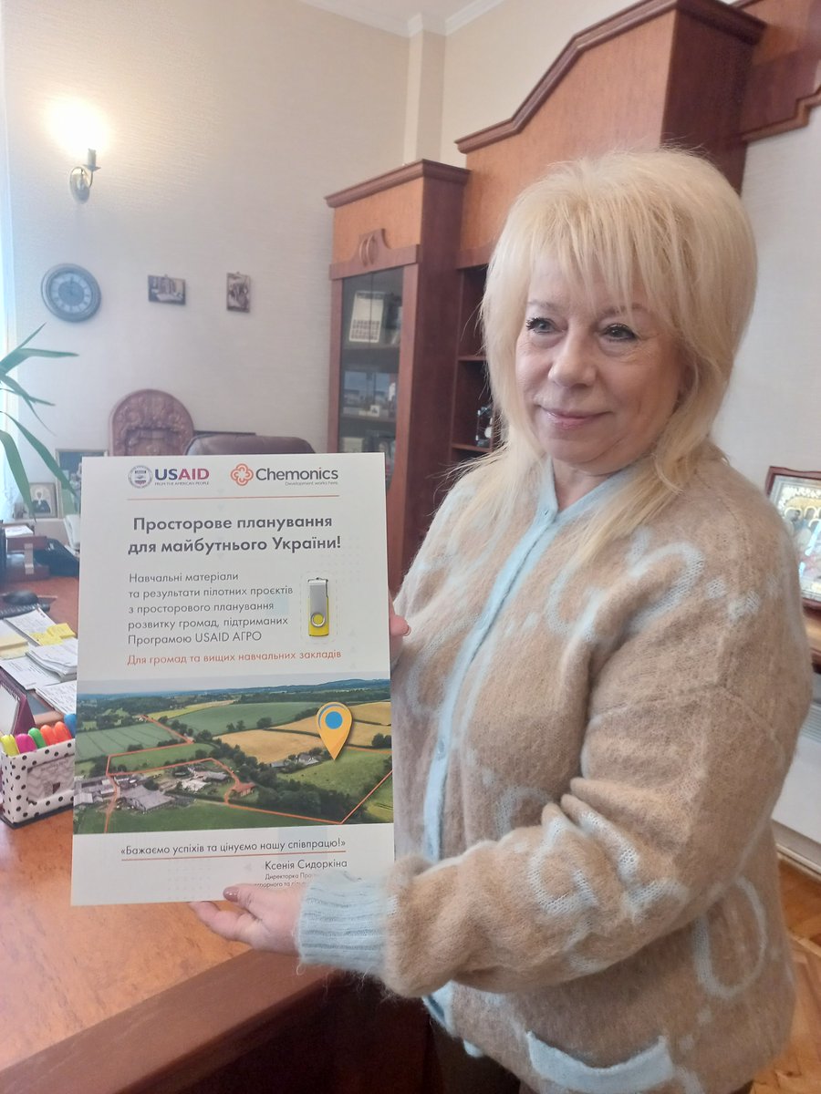 AGRO_Activity's tweet photo. #USAID_AGRO cooperates with universities to improve education of agricultural specialists.
Last week 2 universities in #Poltava received learning materials on #spatial_planning and communities development.
Total of 15 univesties already use such materials in learning process https://t.co/yHeYfFUyyA