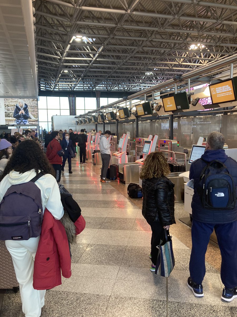 SimonDHarding's tweet photo. @easyJet when you try and cut costs and customer satisfaction free falls. 
3 members of staff for 14 check-in bays. All of them have issues. Ridiculous.
@France24_en 
#easyjet #malpensa #travelling #CustomerSatisfaction https://t.co/Tu4wnU0Fph