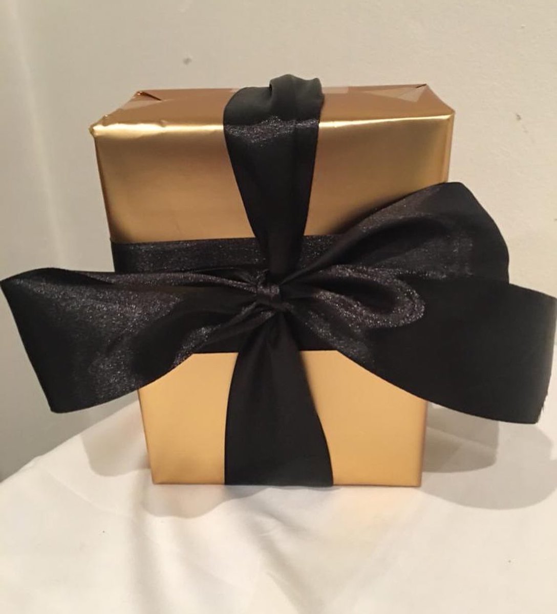 Need the perfect last minute gift? Esther has the most beautiful wellness boxes including one of her divine massage treatments, bath salts, aromatherapy oils and more! £75 - contact her today!
#massage #giftvoucher #xmas #shoplocal #kensal #kensalrise #kensalgreen #london