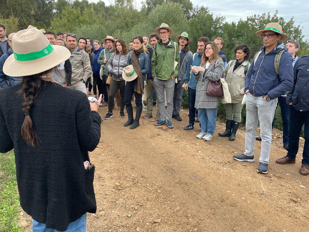 Bayer4CropsES's tweet photo. También hemos podido desarrollar proyectos como #ForwardFarming o #Baydiversity que nos permiten apoyar la agricultura a través de nuestros tres pilares, digitalización, innovación y sostenibilidad 🌍
¡No podemos esperar a ensañaros todo lo que hemos preparado para #2023! 💚 https://t.co/XW8zbuSBpk
