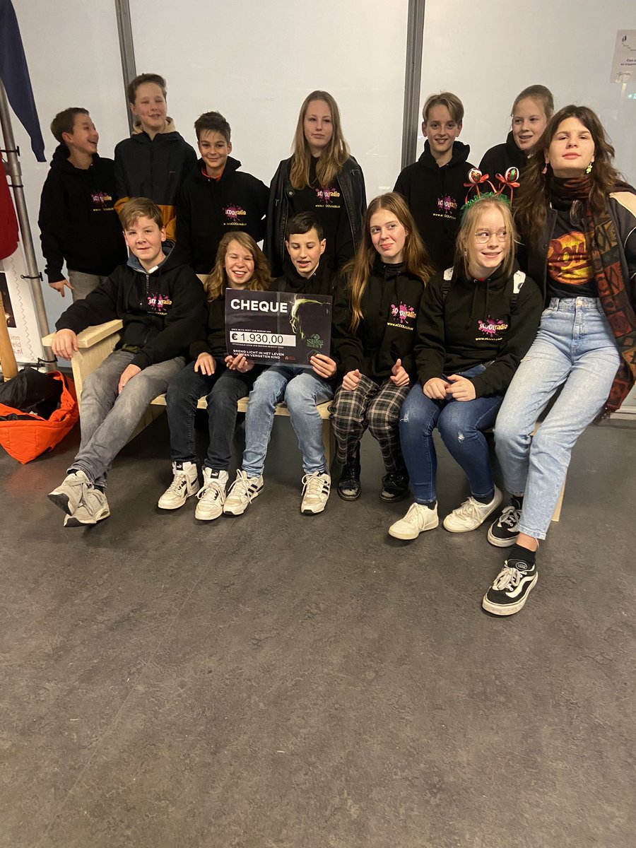 Leerlingen <a href="/tbl_oss/">TBL</a> van <a href="/sCOOLradio/">sCOOLradio</a> hebben met hun marathonuitzending €1950 opgehaald op naar Amersfoort <a href="/SeriousRequest/">3FM Serious Request</a> vooor het <a href="/HetVergetenKind/">Het Vergeten Kind</a>. Dit in de geest van Titus Brandsma <a href="/stgcarmel/">Stg. Carmelcollege</a>. Fijne feestdag toegewenst.