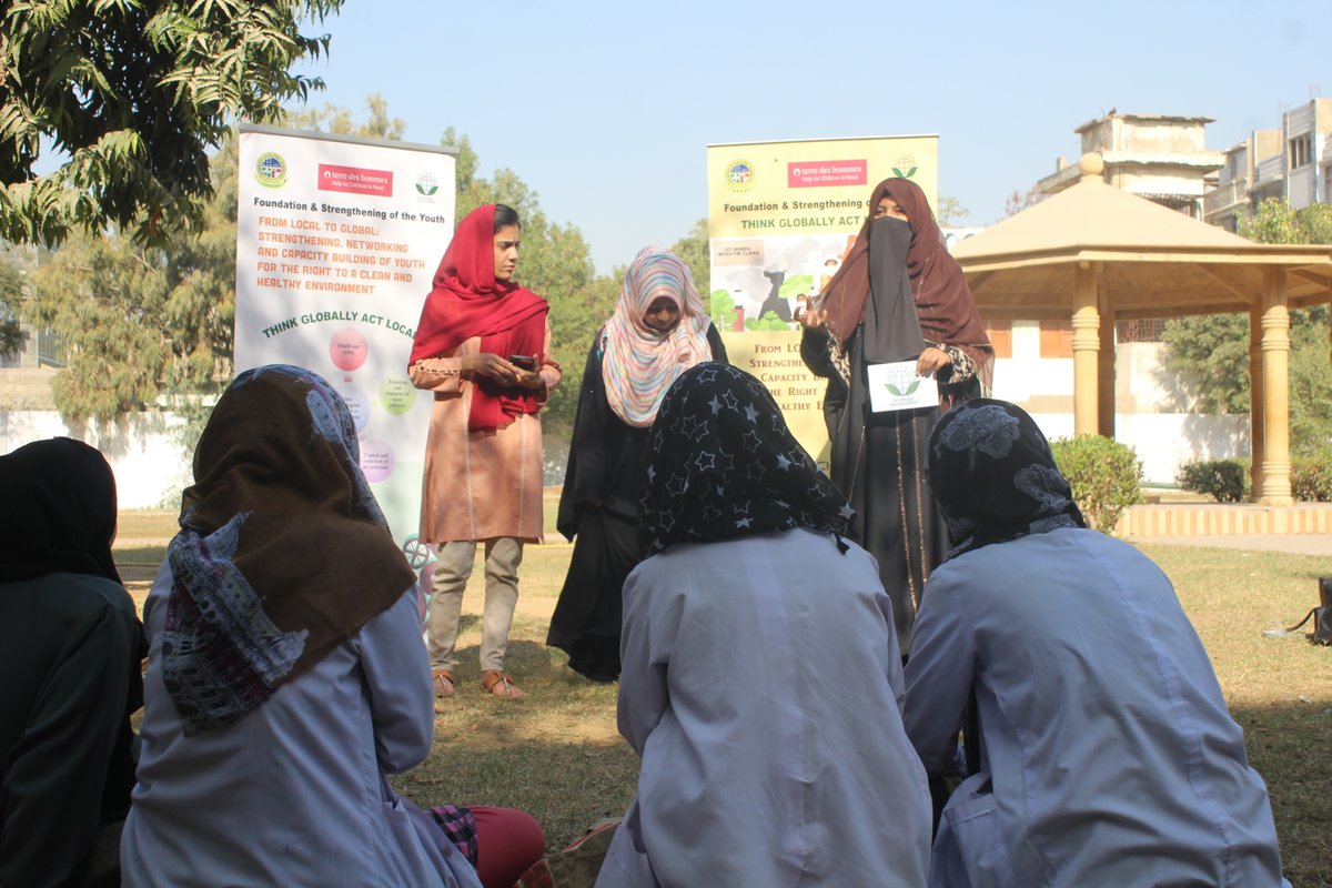 LocaltoGlobalPK's tweet photo. Team #Localtoglobal conducted a session on the topic "Air Pollution". Afterwards we asked the Youth participants to guess the cause or reason of Air Pollution . The Youth came up with logical and scientific reasons about the cause of air pollution by the end of the session . https://t.co/RCnhSiiwSF