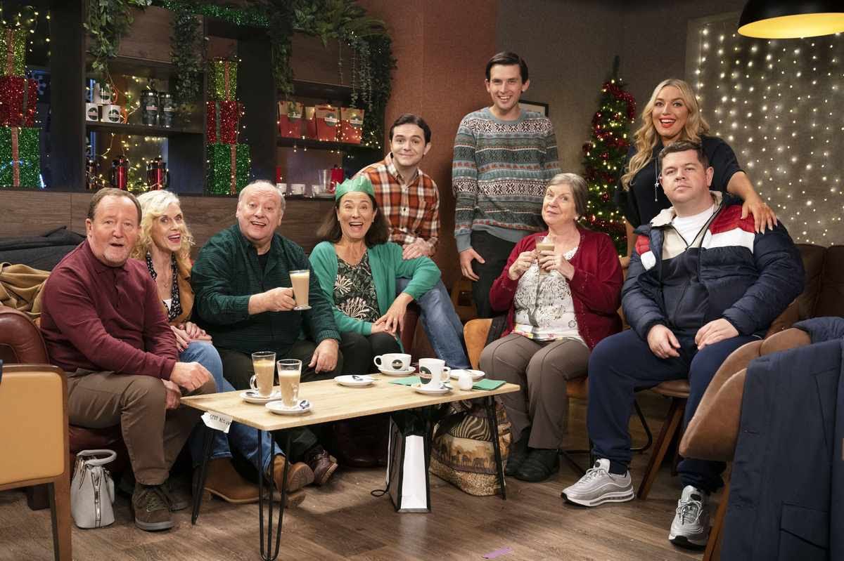 JumbuckFilmTV's tweet image. 🎄 Back to back Christmas specials tonight! 🎅

📺 Motherland returns at 9:30pm, followed by Two Doors Down at 10:05pm, on @BBCOne and @BBCiPlayer. 

🎚️ Mixed by Dave and Glenn respectively, with full audio post by @JumbuckFilmTV!