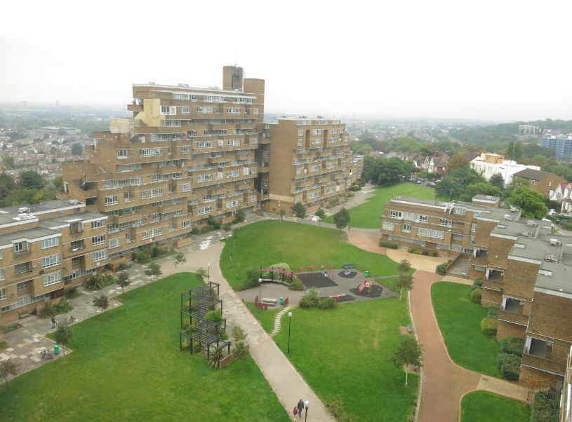 #76: A picture a day for 100 days from my new book 'A History of Council Housing in 100 Estates'. Dawson's Heights - Kate Macintosh, when aged just 28, for Southwark Borough Council: 296 homes in two striking ziggurat-style blocks. 
uk.bookshop.org/books/a-histor…