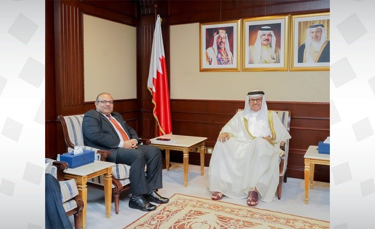 IndiaInBahrain's tweet photo. Ambassador Piyush Srivastava met H. E. Minister of Foreign Affairs, Dr. Abdullatif bin Rashid Al-Zayani, and discussed matters of mutual interest in bilateral, regional and multilateral affairs.
#50YearsofIndiaBahrain
@drausaf https://t.co/9TOFRjq3aJ