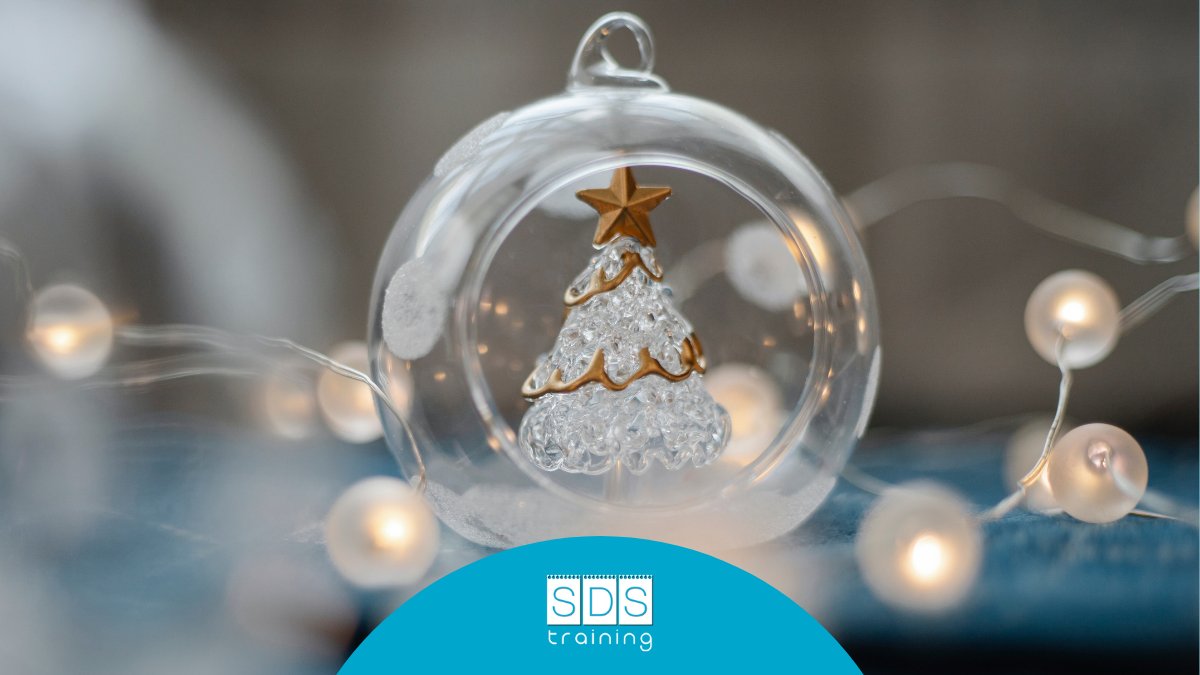 sdstraining's tweet photo. ¡No podríamos cerrar el año sin desearos una #FelizNavidad! 🎄

Gracias por acompañarnos y seguir confiando en nosotros otro año más 💙
#SDSTraining #Formación #AñoNuevo https://t.co/uPdJ3SqQ92