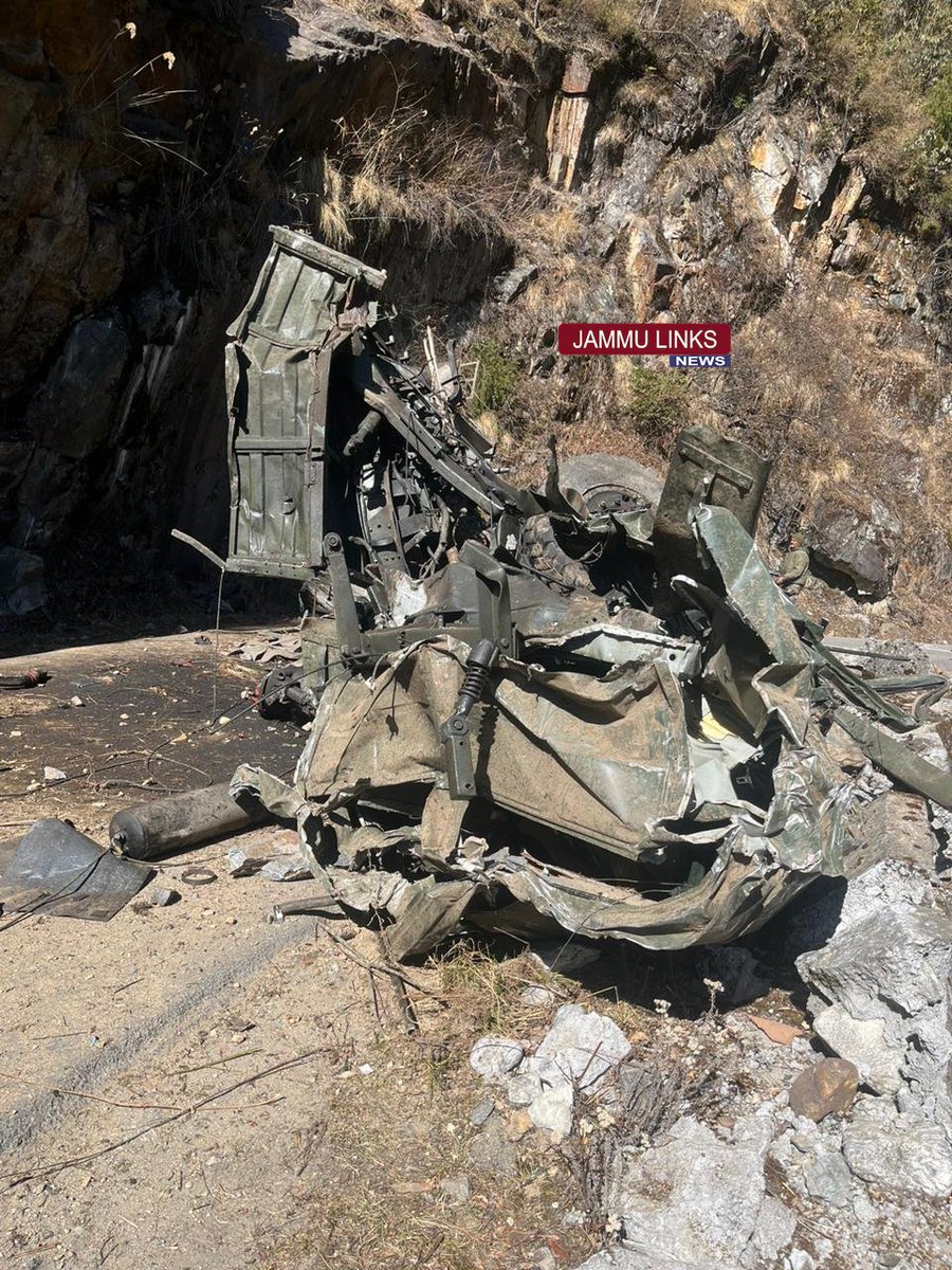 JAMMULINKS's tweet photo. 16 Army personnel have lost their lives, four injured in a road accident involving an Army truck at Zema, North Sikkim. The accident happened when the vehicle skidded down a steep slope while negotiating a sharp turn: Indian Army https://t.co/qe4oaHPls0
