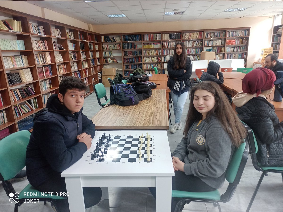 Satranç turnuvasında son ,birinci olan öğrencimiz İdris Çelik i gönülden kutluyoruz💯🥰