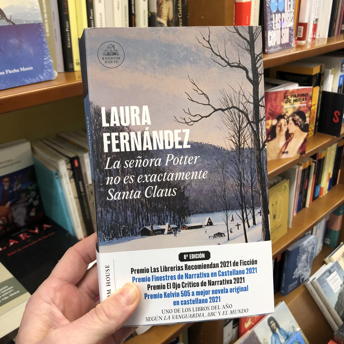 Todostuslibros (@todostuslibros_) on Twitter photo En febrero 👉🏼 <a href="/laura_fernandez/">Laura Fernández</a> recibía el premio de las librerías al mejor libro de Ficción 2021 por ‘La señora Potter no es exactamente Santa Claus’.
Una lectura que seguimos recomendado en esta #Navidad🎄🎁 todostuslibros.com/libros/la-seno…
#NavidadParaLeerla #RegalaLibros En febrero 👉🏼 <a href="/laura_fernandez/">Laura Fernández</a> recibía el premio de las librerías al mejor libro de Ficción 2021 por ‘La señora Potter no es exactamente Santa Claus’.
Una lectura que seguimos recomendado en esta #Navidad🎄🎁 todostuslibros.com/libros/la-seno…
#NavidadParaLeerla #RegalaLibros