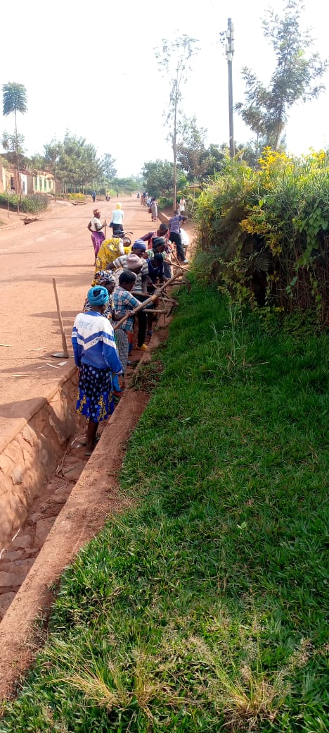 Rukara_Sector's tweet photo. Kuwa 23/12/2022
#Rukara Sector
@KayonzaDistrict ,Muri gahunda y'isuku n'isukura twazindukiye mu #gitondo cy'isuku.
Hakozwe isuku mu mihanda minini no muri Centre z'Ubucuruzi, nyuma yaho hakomeje ubugenzuzi bw'isuku muri Centre z'ubucuruzi
@BoscoNyemazi https://t.co/sdVBMqWU1U